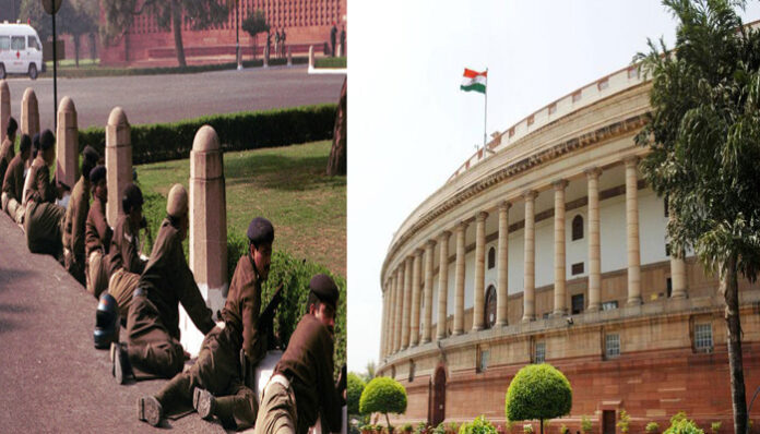 शहीद हुए सुरक्षाकर्मियों को दी श्रद्धांजलि