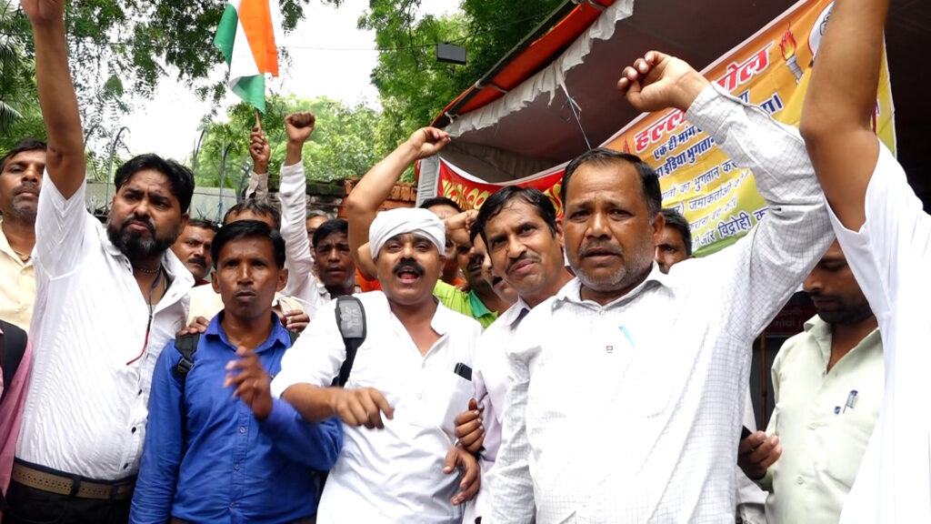 Sahara Investor Protest, Sahara cheated Investor, Boycott of Representatives, Sahara Investors