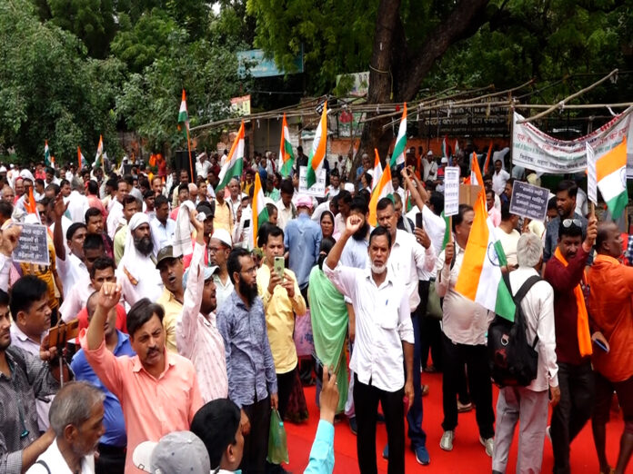 Protest Against Sahara, Sahara India, Parliament gherao, Sahara India 