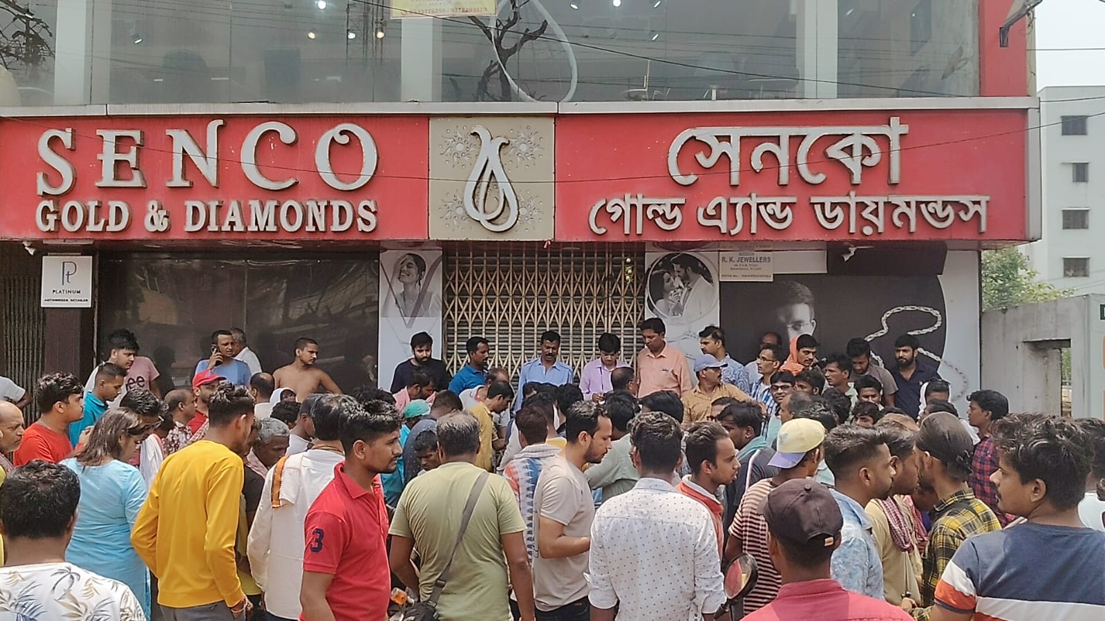 आसनसोल से कार छीनकर भागे डकैत, कार मालिक के पैर में मारी गोली