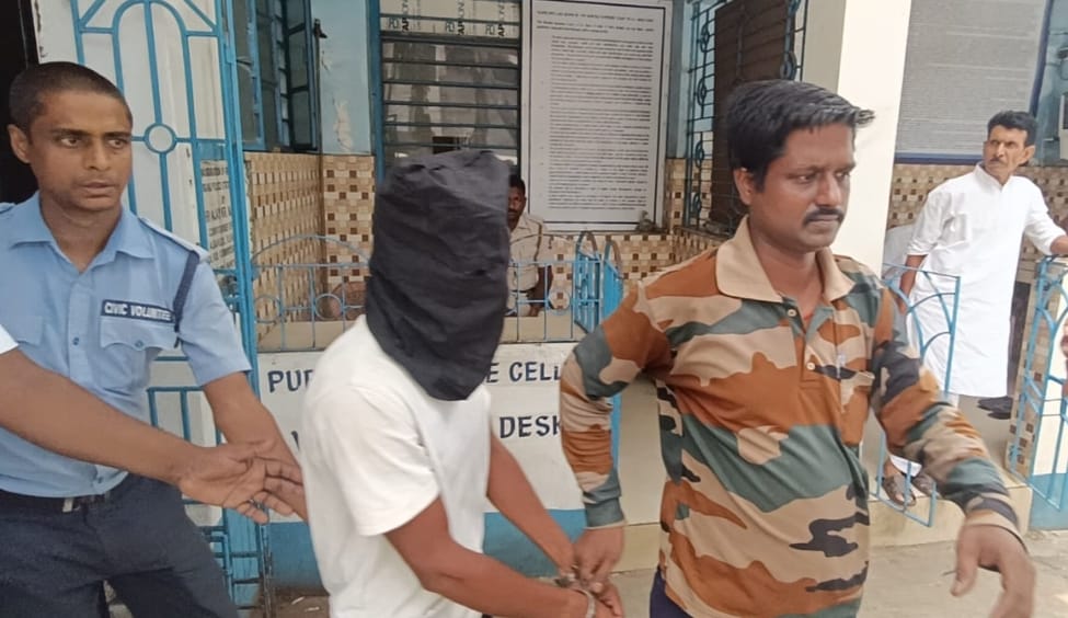 Raniganj : सेंको गोल्ड में हुई डकैती मामले में पुलिस ने चौथे आरोपी को भी किया गिरफ्तार