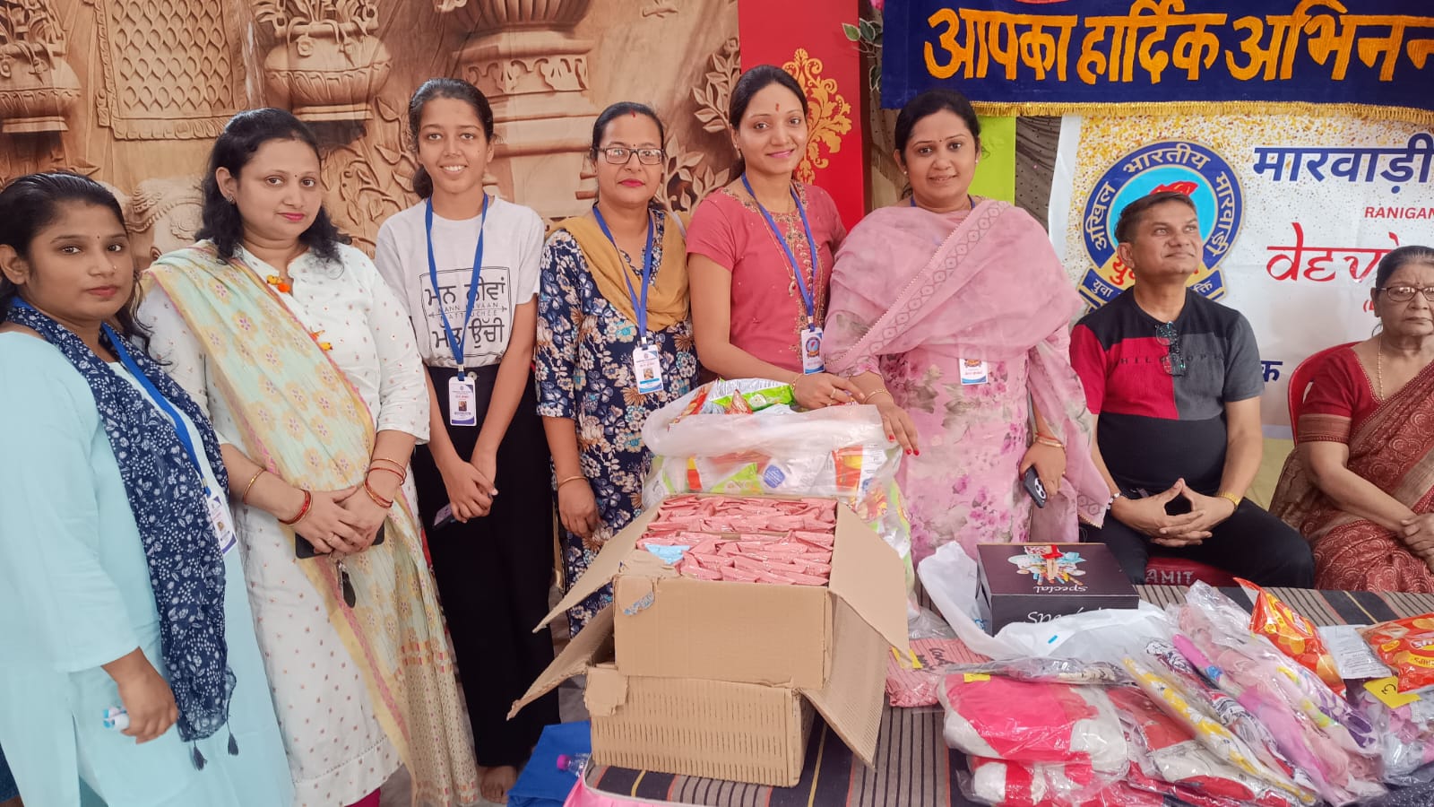 *रानीगंज: मारवाड़ी युवा मंच द्वारा 101 जरूरतमंद बच्चों में कपड़े और फ़ूड पैकेटों का वितरण*
