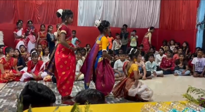रंगारंग कार्यक्रम के साथ कुल्टी में दुर्गा पूजा पंडाल का उद्घाटन, तृणमूल पार्षद सह समाजसेवी संजय नोनिया ने की शुरुआत