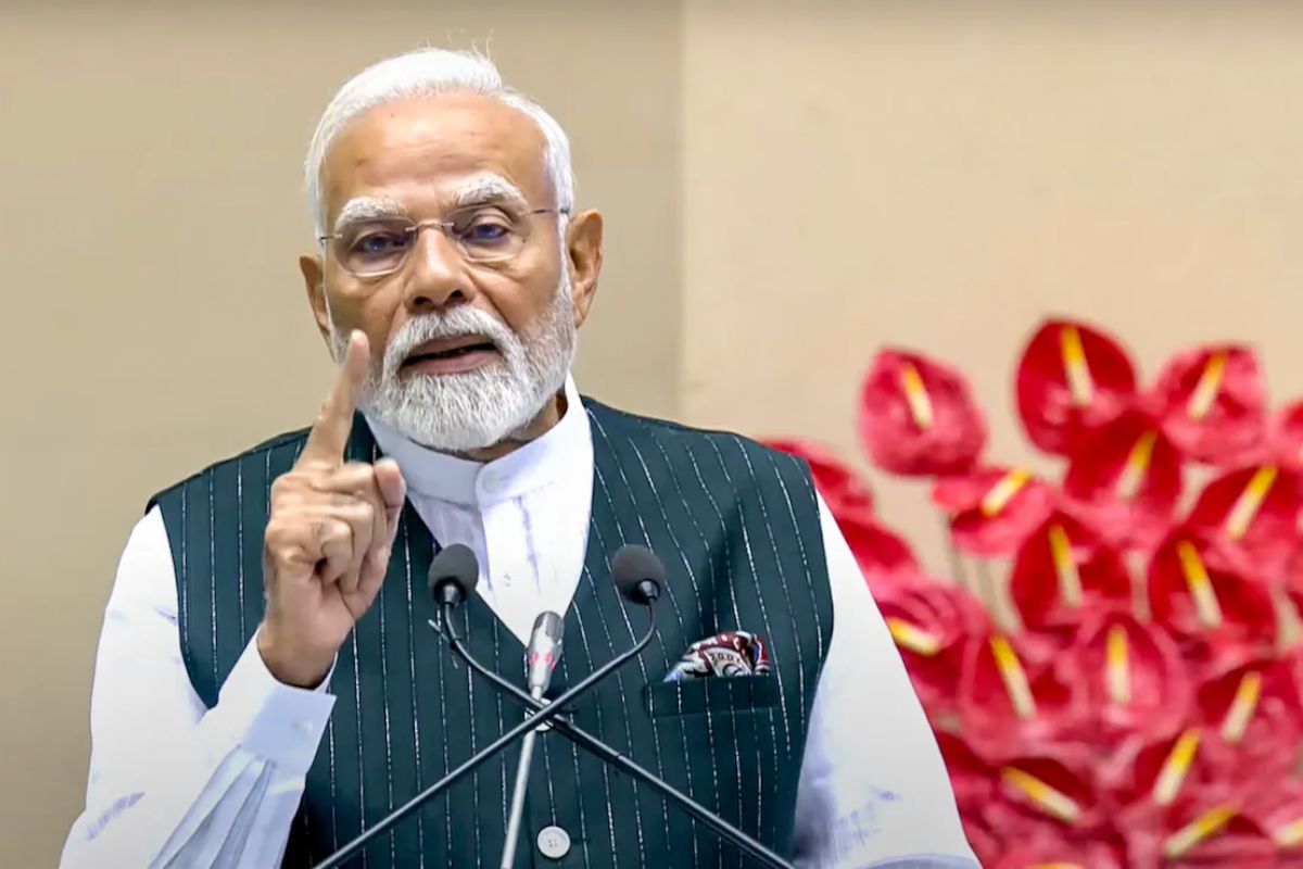 नौकरी के नाम पर गरीबों की जमीन अपने नाम लिखवा ली लालू प्रसाद ने : मोदी 