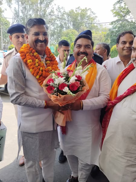 कैबिनेट मंत्री कृष्ण बेदी का करनाल आगमन पर जोरदार स्वागत