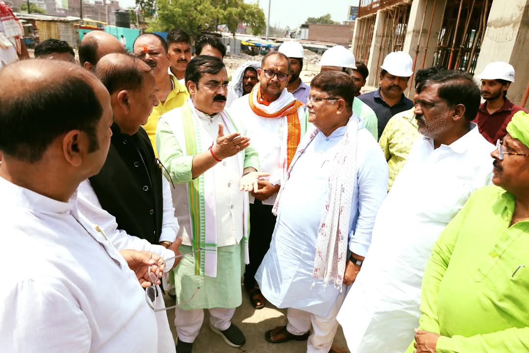नगर विकास मंत्री ने किया बैरिया बस स्टैंड का औचक निरीक्षण