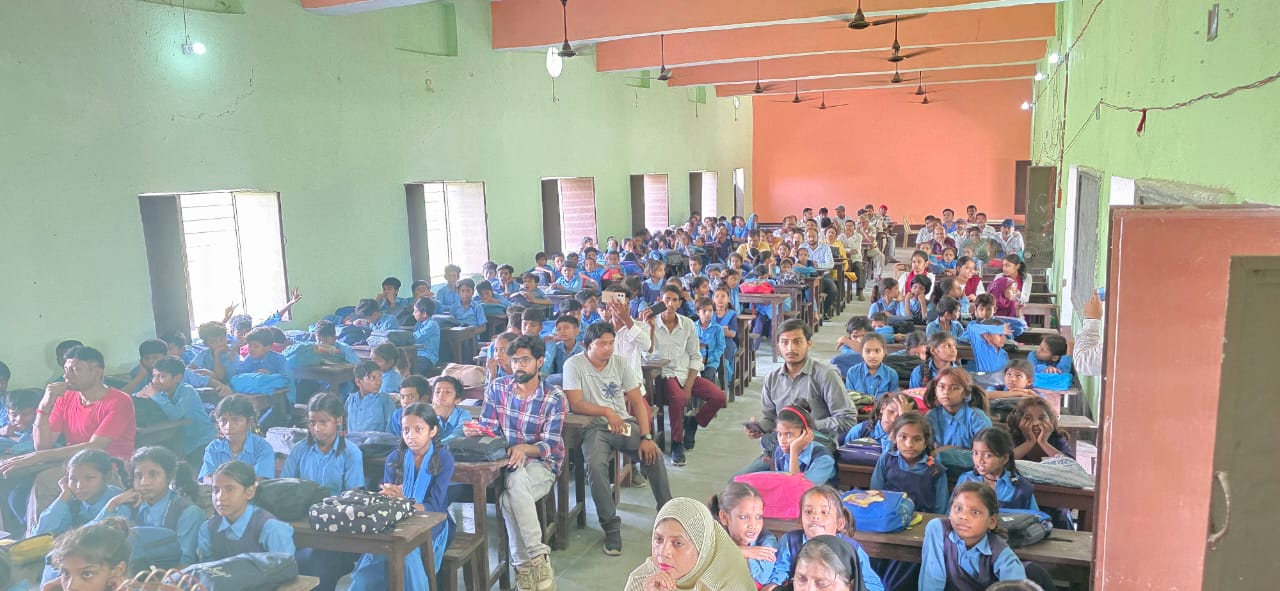 विशेष बैग बच्चों की रीढ़ : राधामोहन सिंह