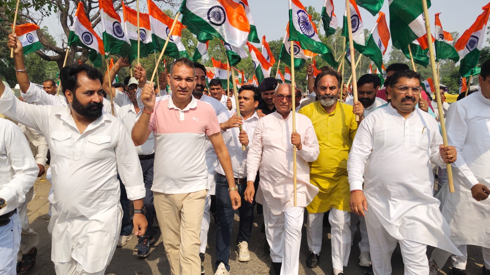 ऑपरेशन सिंदूर की सफलता तथा देशभक्ति व राष्ट्रवाद की भावना को मजबूत करने के लिए इन्द्री में निकाली गई तिरंगा यात्रा