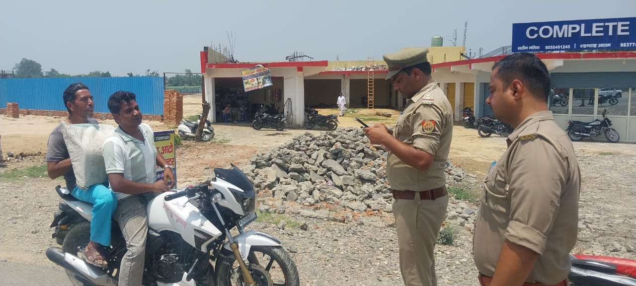 नजीबाबाद हाईवे पर बाइक चेकइन अभियान चलाया गया