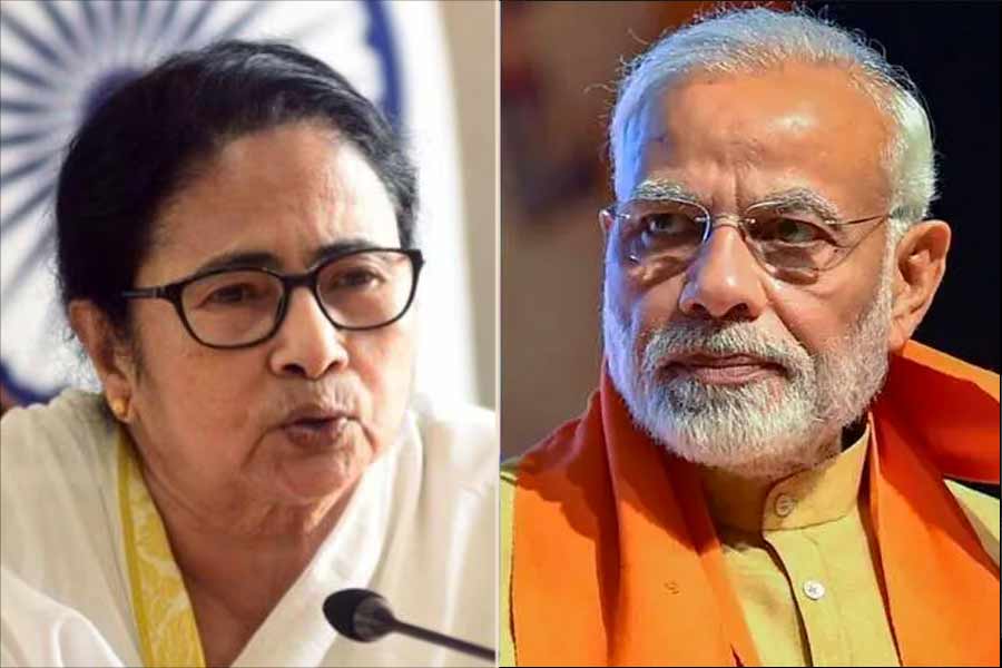 ममता बनर्जी ने आईपीएल को लेकर पीएम मोदी पर साधा निशाना!