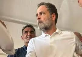 राहुल गांधी पुंछ पहुंचे, पाक गोलीबारी से प्रभावित लोगों से की मुलाकात 