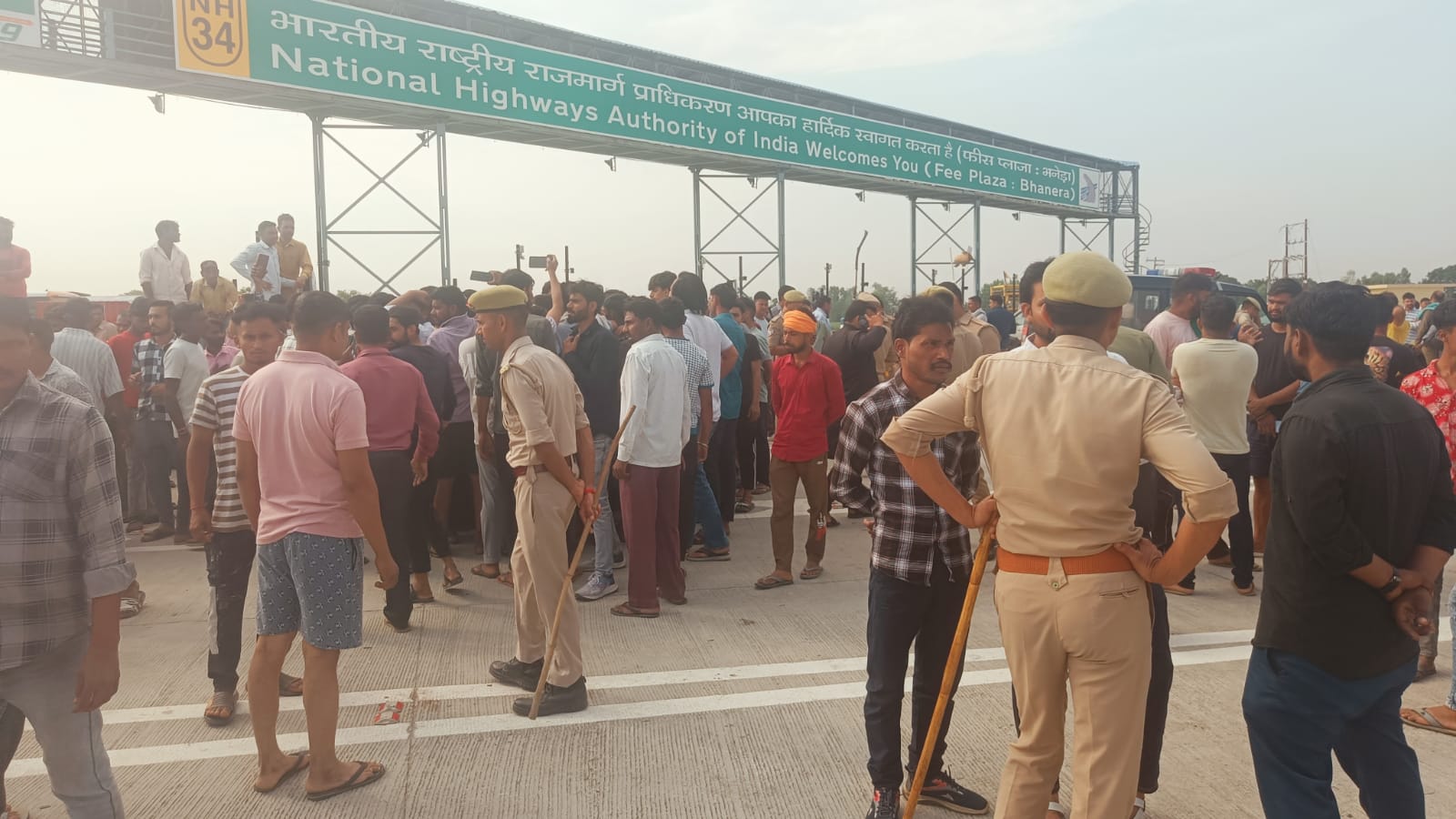 भनेड़ा के टोल प्लाजा पर कर्मी की मौत, हुआ बवाल 